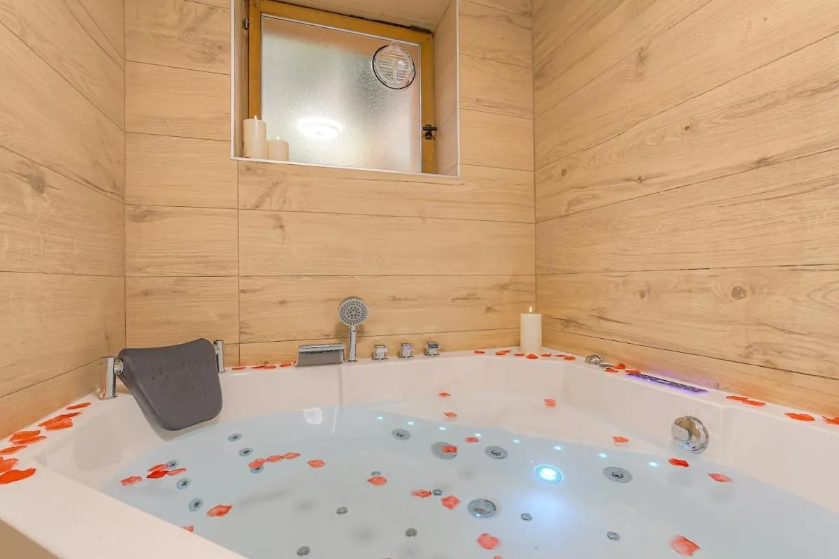 Mairie Lb - Lyon 2 - Romantic Ambience With Whirlpool Baths コローニュ・オー・モン・ドール 0*,  フランス
